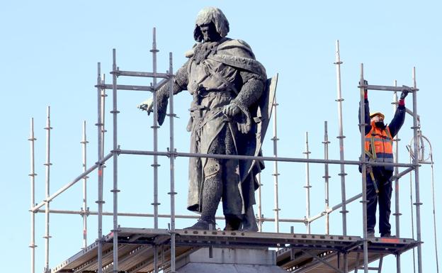 El Ayuntamiento de León finaliza la restauración de Neptuno, empieza con la de Guzmán e invierte 16.400 euros