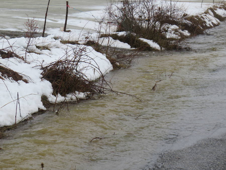 La nieve deja paso a la lluvia en la montaña leonesa