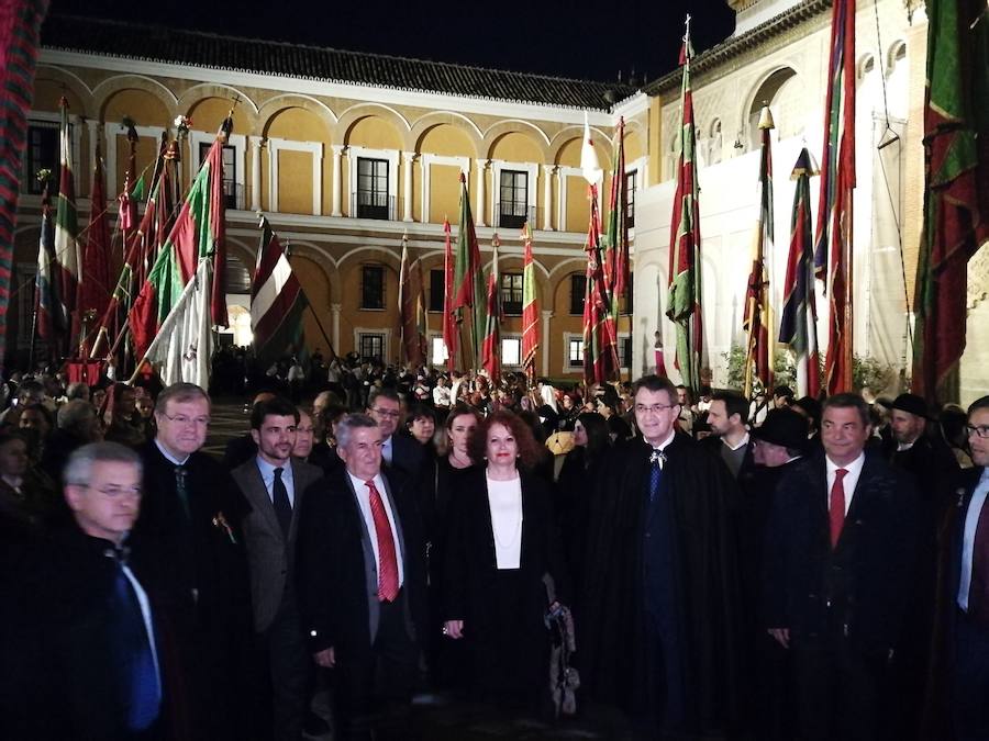 Tradicional desfile de Pendones por las calles de Sevilla