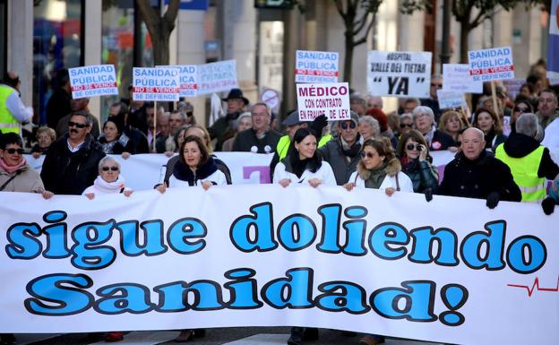 Miles de personas salen a las calles de Valladolid en defensa de la sanidad pública de Castilla y León