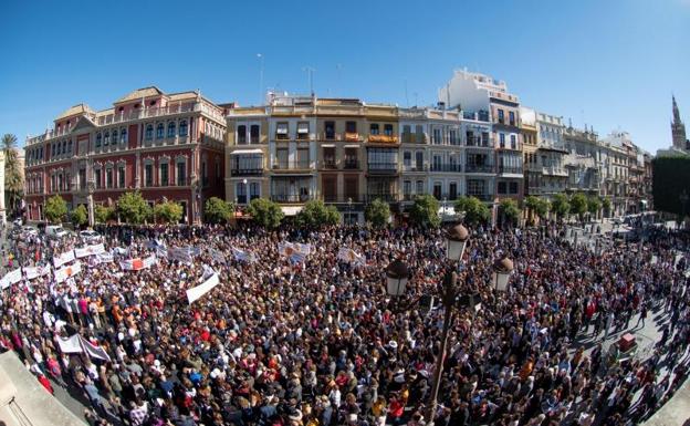 Cerca de 4.000 personas recuerdan a Marta del Castillo y piden «justicia»