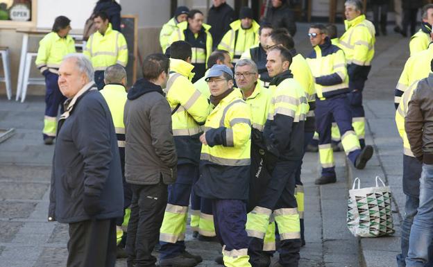 El servicio de limpieza viaria de León se convierte en sociedad municipal y evita la RPT de los basureros