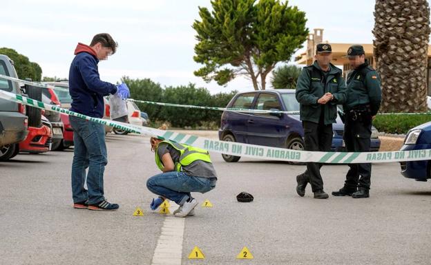 Detenida una chica de 18 años por matar a puñaladas a su novio en Ibiza