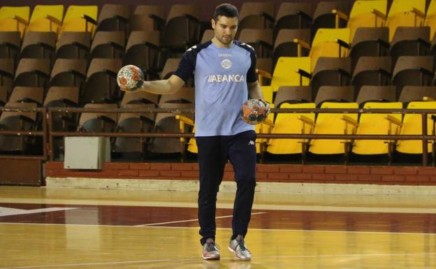 Se cumplen los pronósticos: Carrillo no estará en la vuelta de la competición