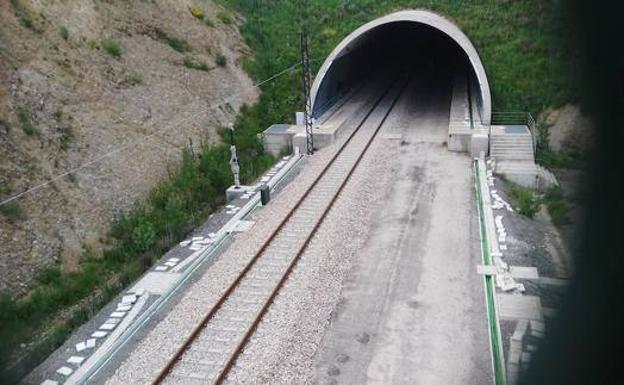 Adif adjudica el montaje de la vía entre Campomanes-Pola de Lena de la Variante de Pajares por 16,3 millones