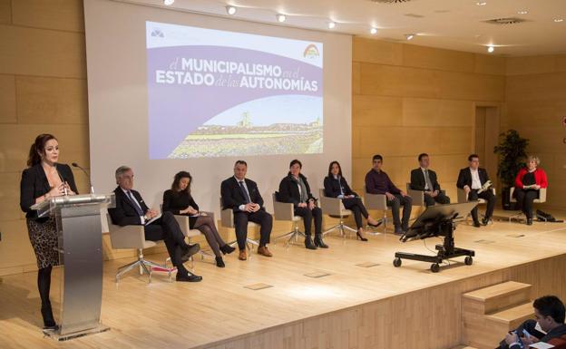 Los alcaldes de Castilla y León piden fondos y un trato fiscal favorable para fijar vecinos en los pueblos