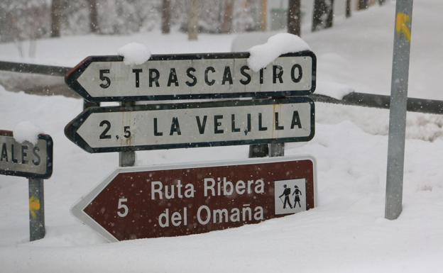 La difícil lucha del hombre contra la nieve para hacer la vida «lo más normal posible»