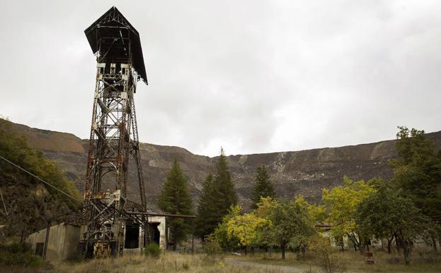 El Pozo Ibarra de Ciñera de Gordón, a la espera de una puesta en valor que frene su agonía