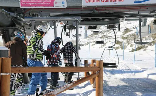 Las estaciones de esquí reciben 3.246 personas tras el paso de 'Helena'