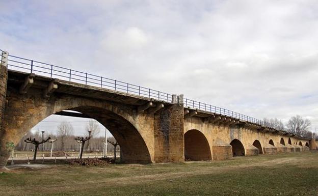 Las obras en el puente sobre el Porma en Puente Villarente provocan cortes de tráfico nocturnos