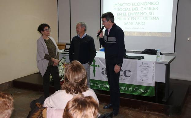 Las Jornadas de la Salud AECC comienzan con una charla sobre el impacto psicológico, económico y social del cáncer