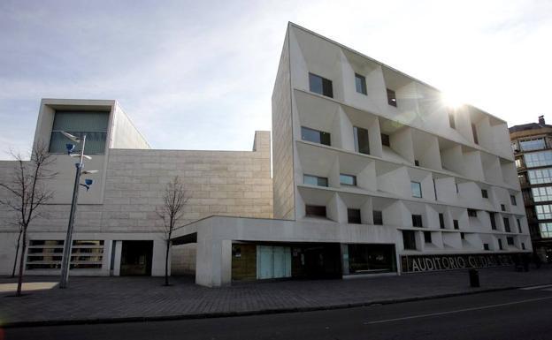 El Auditorio acoge la exposición 'Trazos y formas' de la Asociación de Pintores y Escultores de El Bierzo