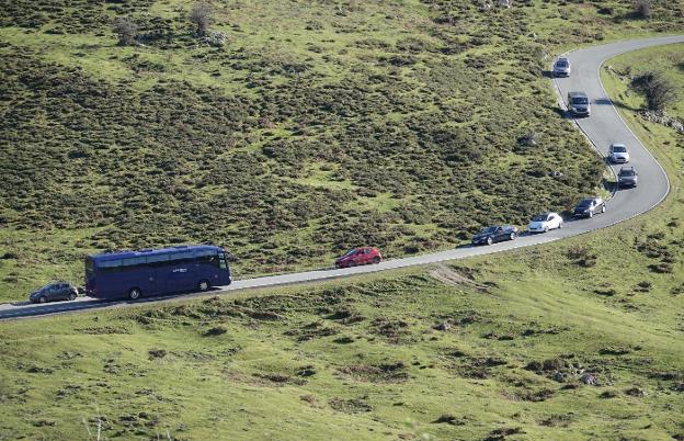 El plan de Picos de Europa sólo limitará el número de visitantes en caso de daño ambiental