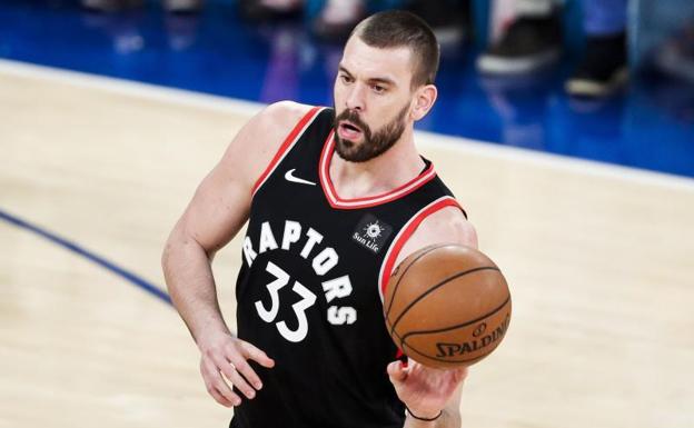 Ibaka ayuda al debut ganador de Marc Gasol con los Raptors