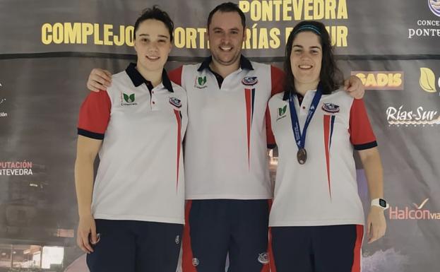 El CN León se trae tres medallas del Nacional Master