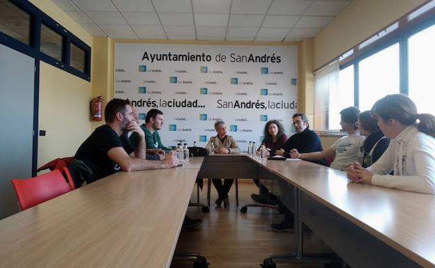 San Andrés Saludable reúne a los centros educativos para promover el programa de voluntariado 'Muévete Conmigo' de la ULE