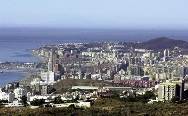 Un matrimonio halla una maleta con huesos al limpiar un trastero en Málaga