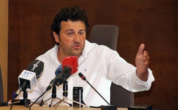 El PP de Villaquilambre asegura que el «acuerdo histórico» para eliminar los pasos a nivel ha sido «una simple reunión»