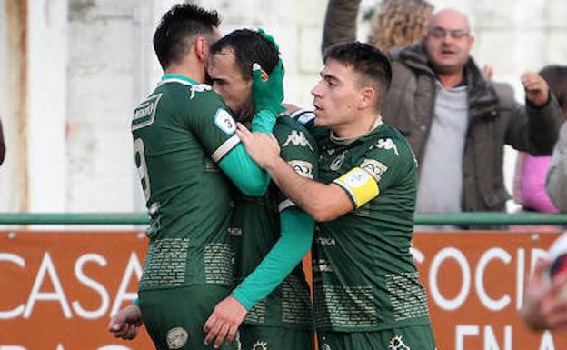 El Atlético Astorga gana crédito en el derbi ante La Virgen