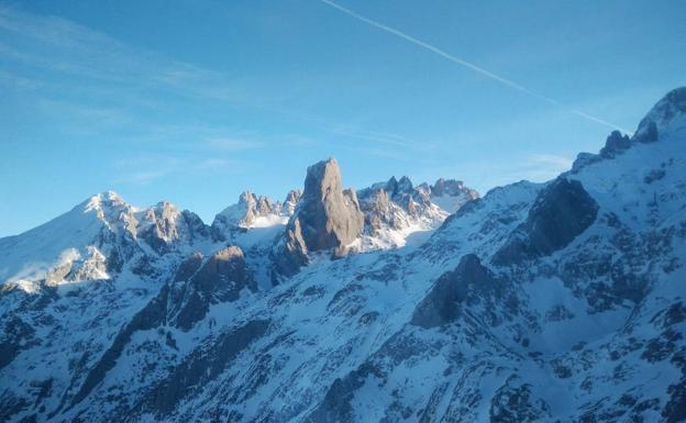 Rescatan a tres montañeros que quedaron atrapados mientras hacían una ruta en Picos de Europa