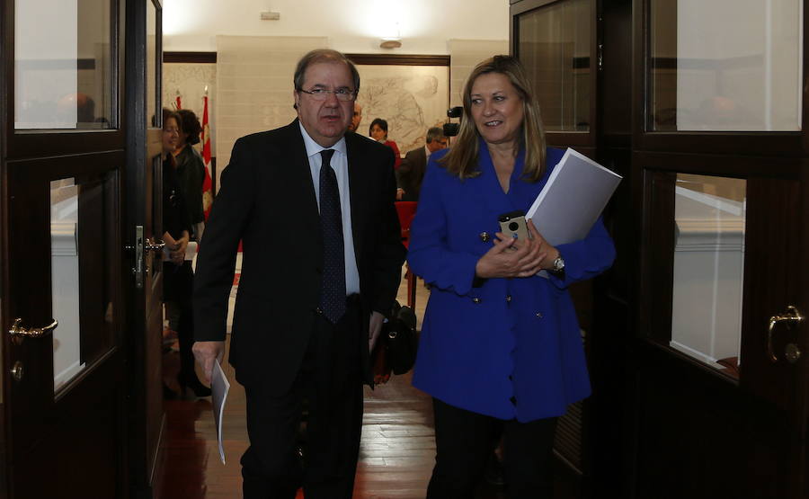 El PSOE insiste en que Herrera y Del Olmo den explicaciones sobre la trama eólica