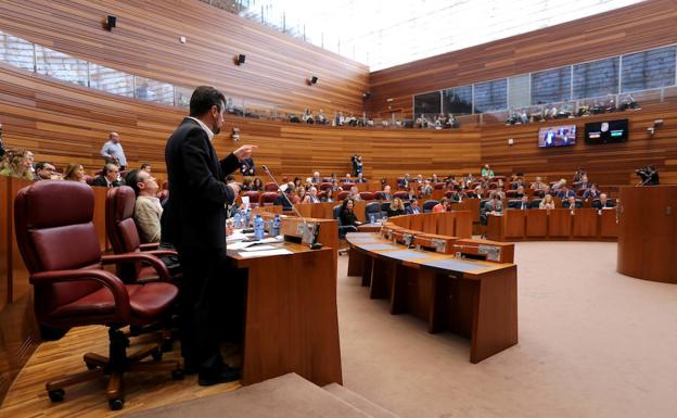 Los auxiliares de Compostilla piden apoyo a los grupos de las Cortes para lograr un plan social de Endesa