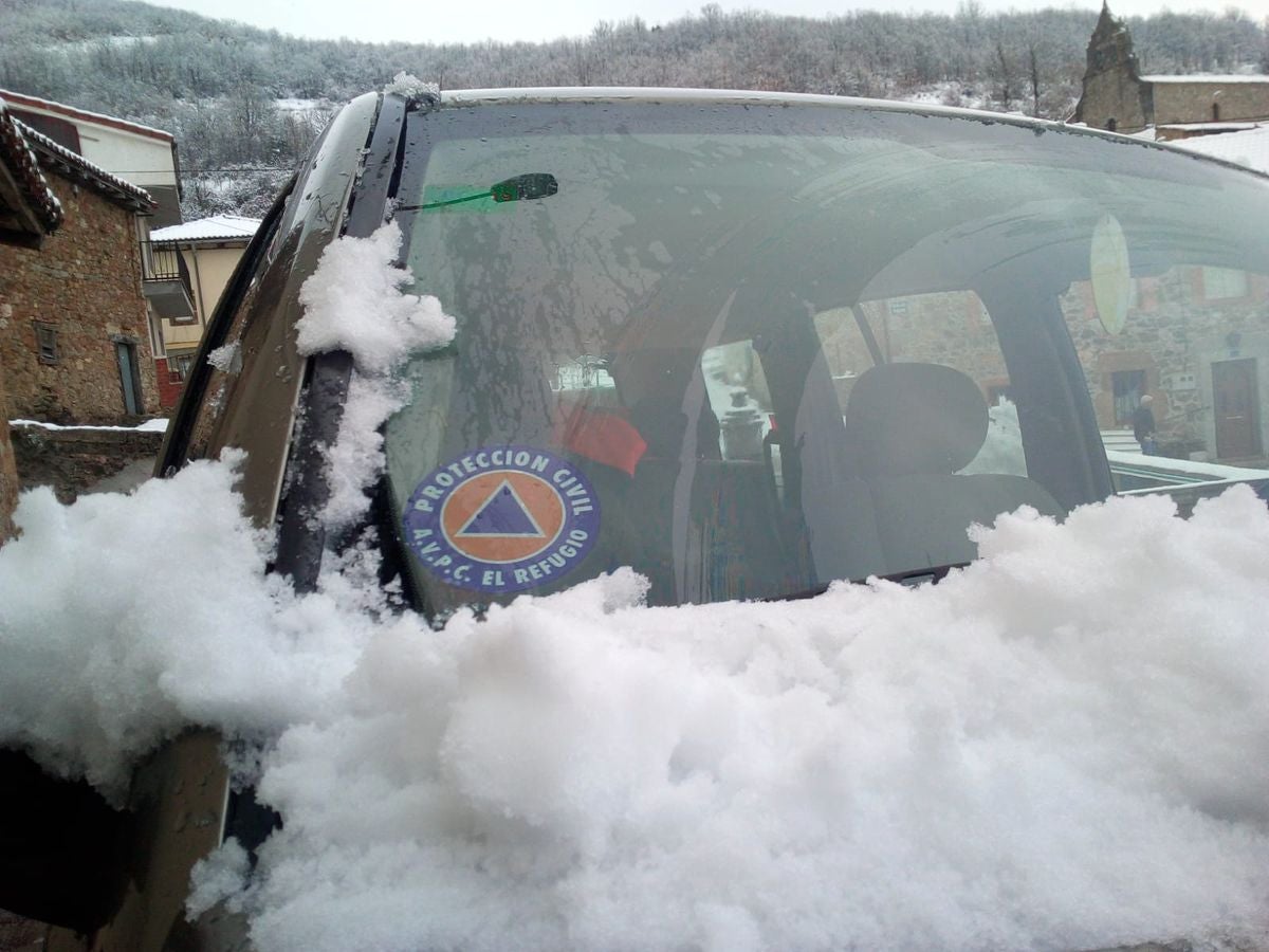 La nieve regresa a la montaña leonesa