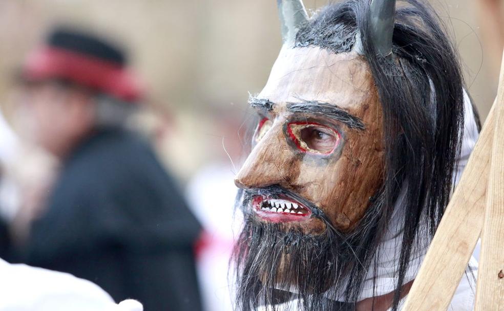 La diversidad y belleza de los antruejos y las 'mazcaradas' leonesas se muestran al mundo