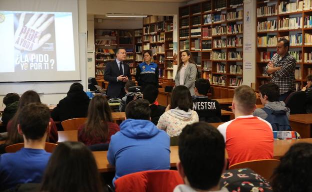 La Policía Local de León forma a los escolares de Secundaria de la ciudad para prevenir la violencia de género