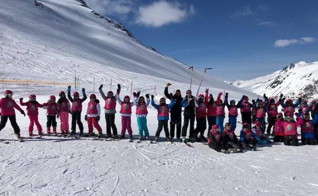 La `Campaña de Nieve 2019´ de la Diputación fomenta los deportes de invierno entre los jóvenes de la provincia