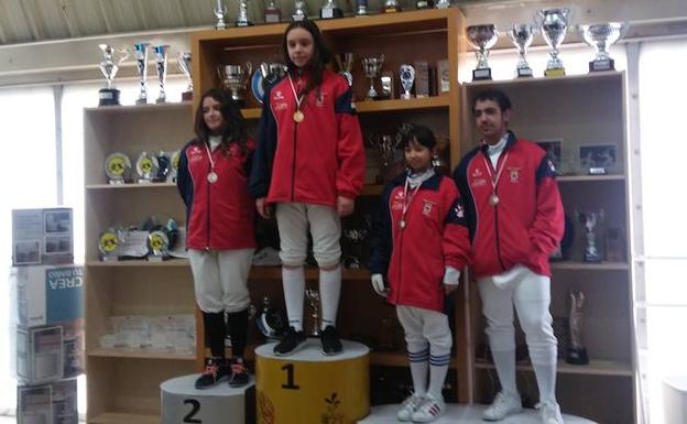 Cuatro medallas para la Sala de Esgrima de León en Burgos