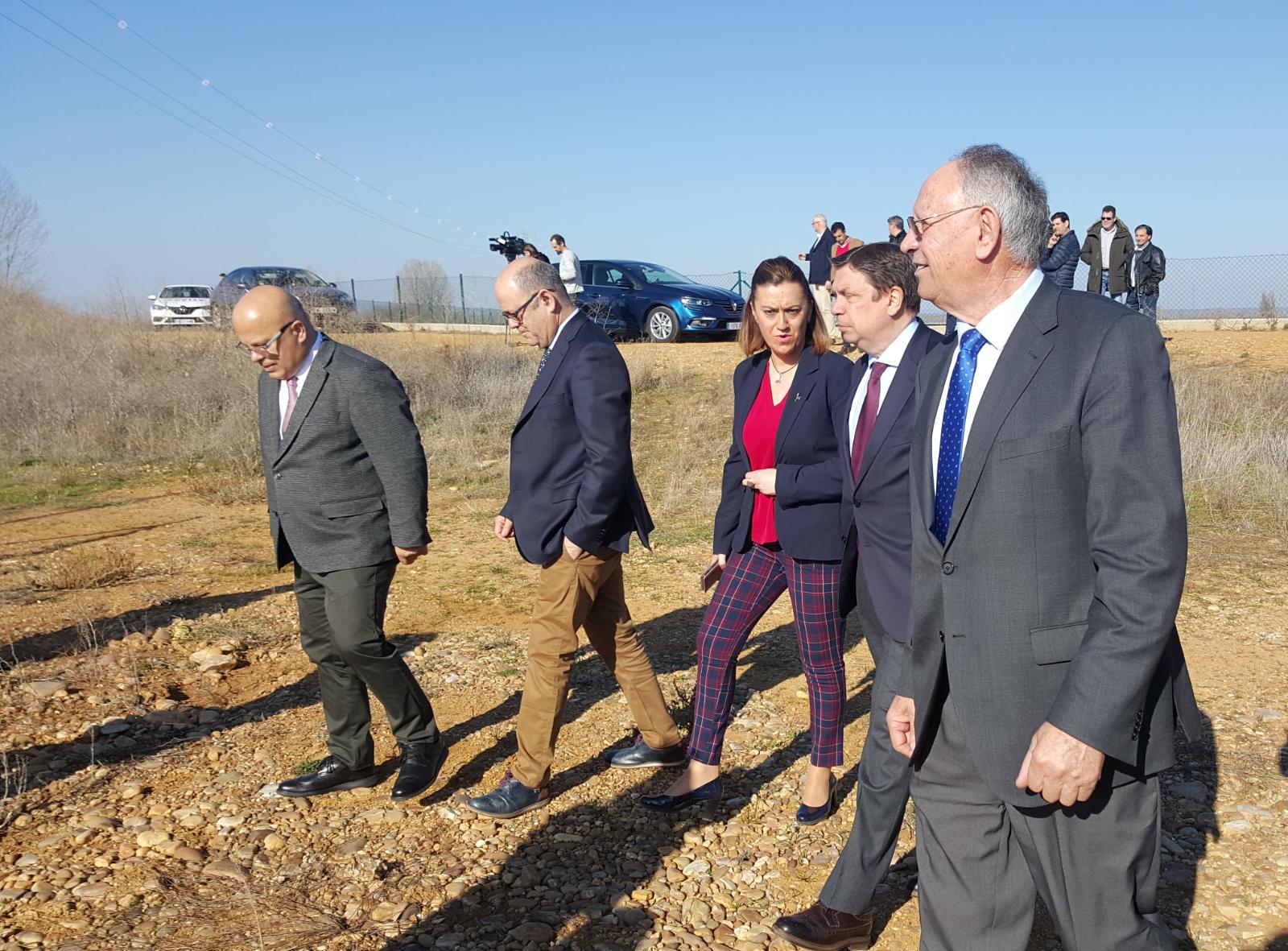 Encuentro en el Órbigo entre Luis Planas y los regantes