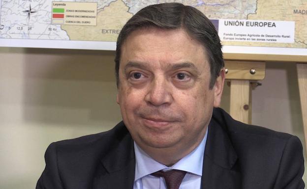 Planas «hará todo» para garantizar la continuidad de la remolacha y augura un gran futuro para el lúpulo