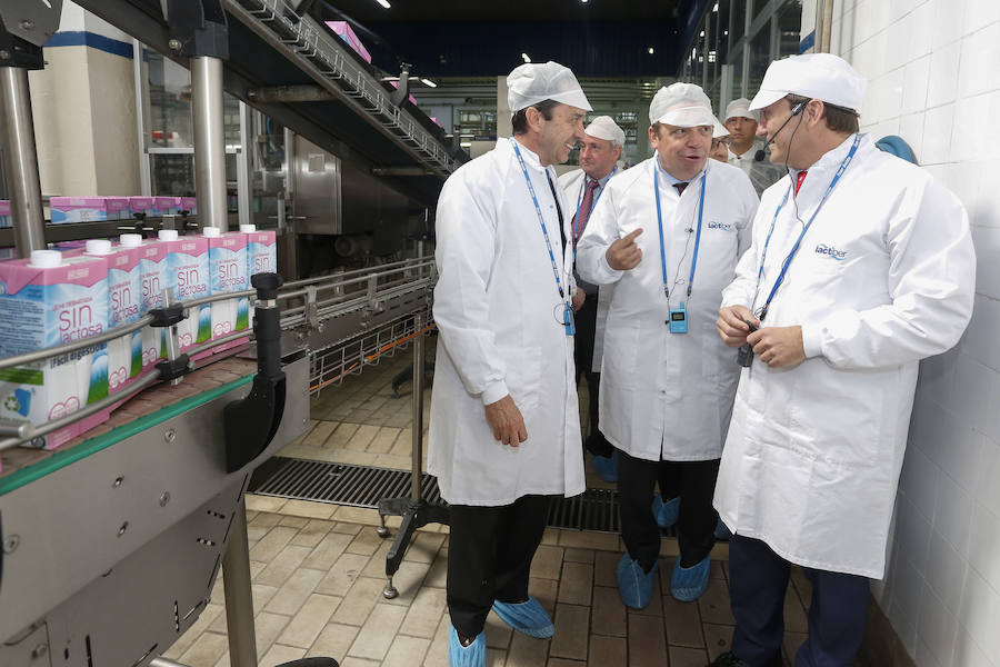 El ministro de Agricultura visita la planta de Lactiber