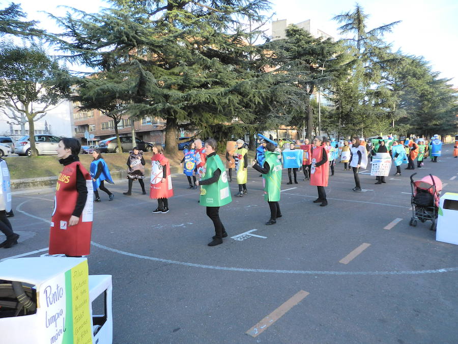 El AMPA del Colegio Quevedo pone el color en el desfile de carnaval de León