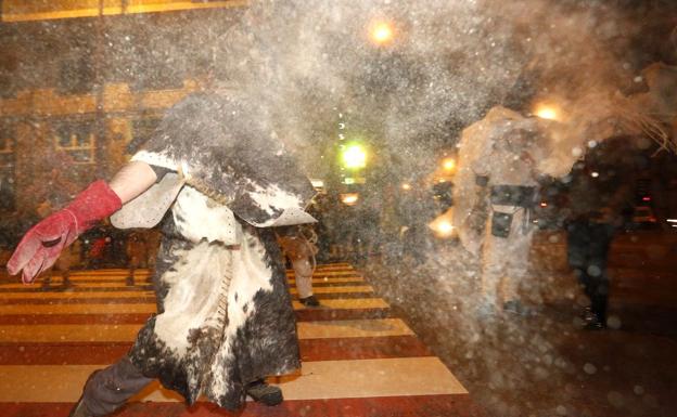 El Carnaval de León celebra su Desfile de Antruejos y se despide el miércoles con el Entierro de la Sardina