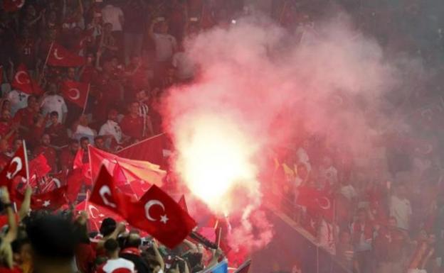 Un futbolista turco, acusado de agredir rivales con una cuchilla