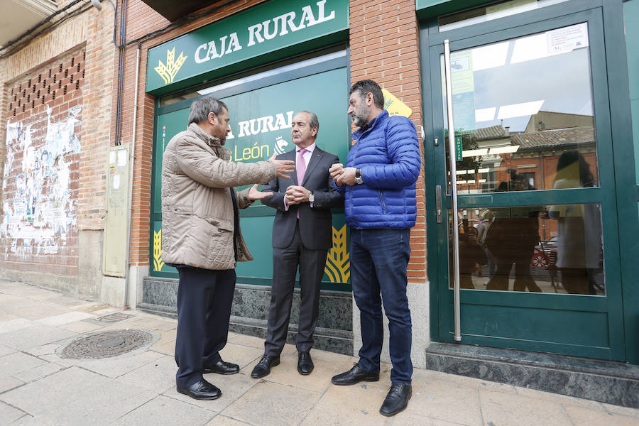 Inauguración de una oficina de Caja Rural en Sahagún