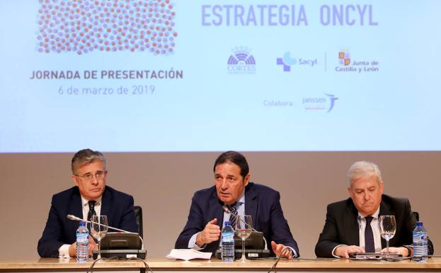 La Consejería de Sanidad apuesta por una atención integral y personalizada al paciente oncológico