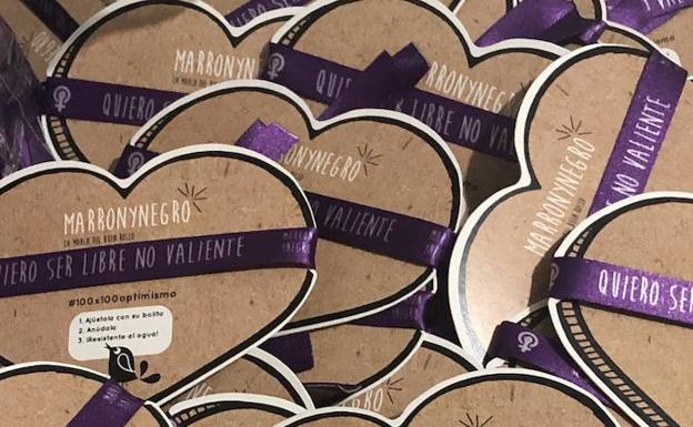 La pulsera feminista cargada de solidaridad