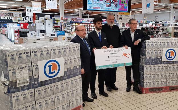 El premio de la solidaridad: 3.000 euros para Cáritas de la mano de Robher Asesores y E.Leclerc