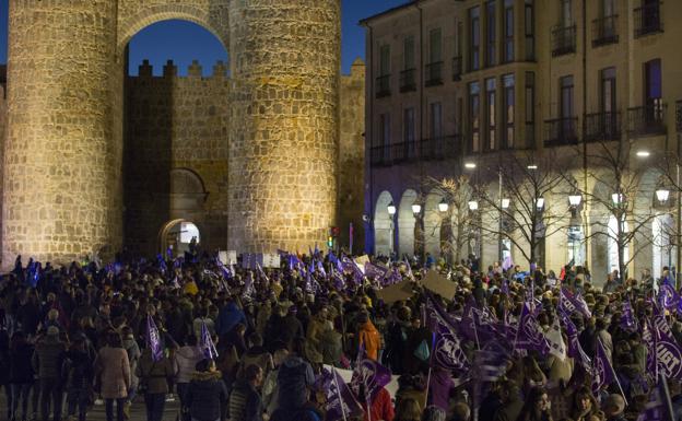 La huelga paraliza tres quirófanos de Segovia y los autobuses de Burgos