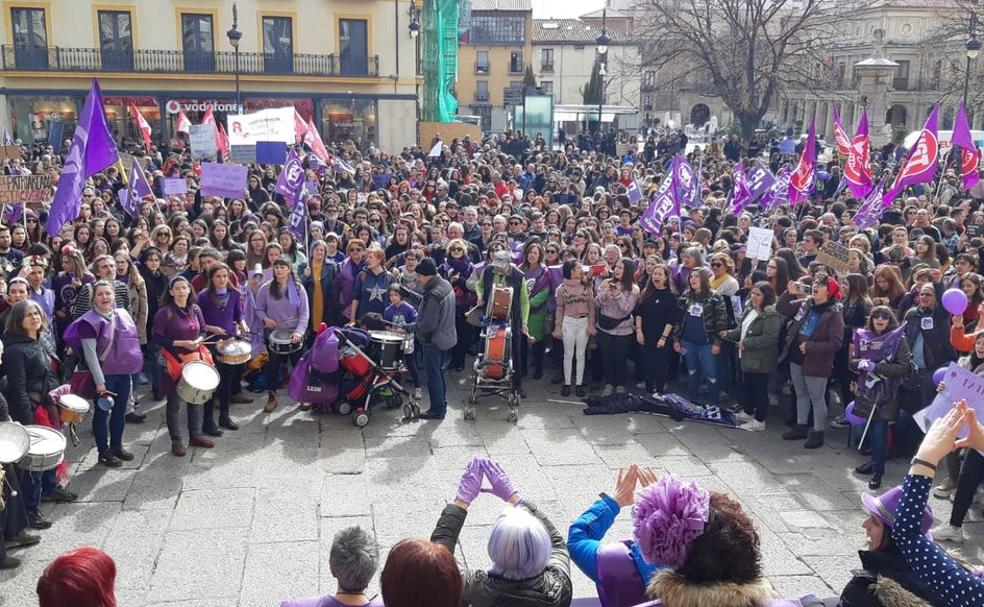 Botines se tiñe de morado