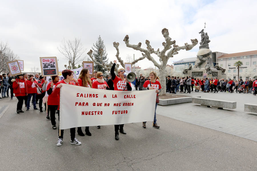 Centenares de trabajadores de DIA se concentran en Valladolid contra el despido colectivo