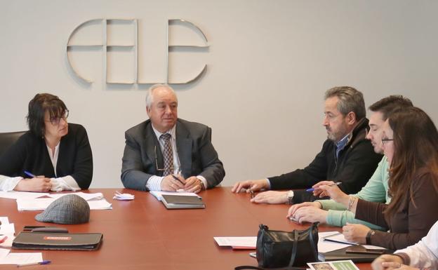 El nuevo convenio del comercio de alimentación en León recoge un incremento salarial del 5,5% que afecta a 4.500 trabajadores