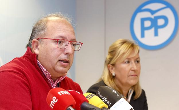 La ausencia de nombres en las listas del PP a Congreso y Senado siembra el nerviosismo entre sus representantes