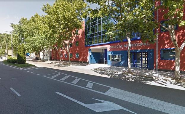 Multado por circular ebrio después de parar a preguntar por una calle en una comisaría de Valladolid