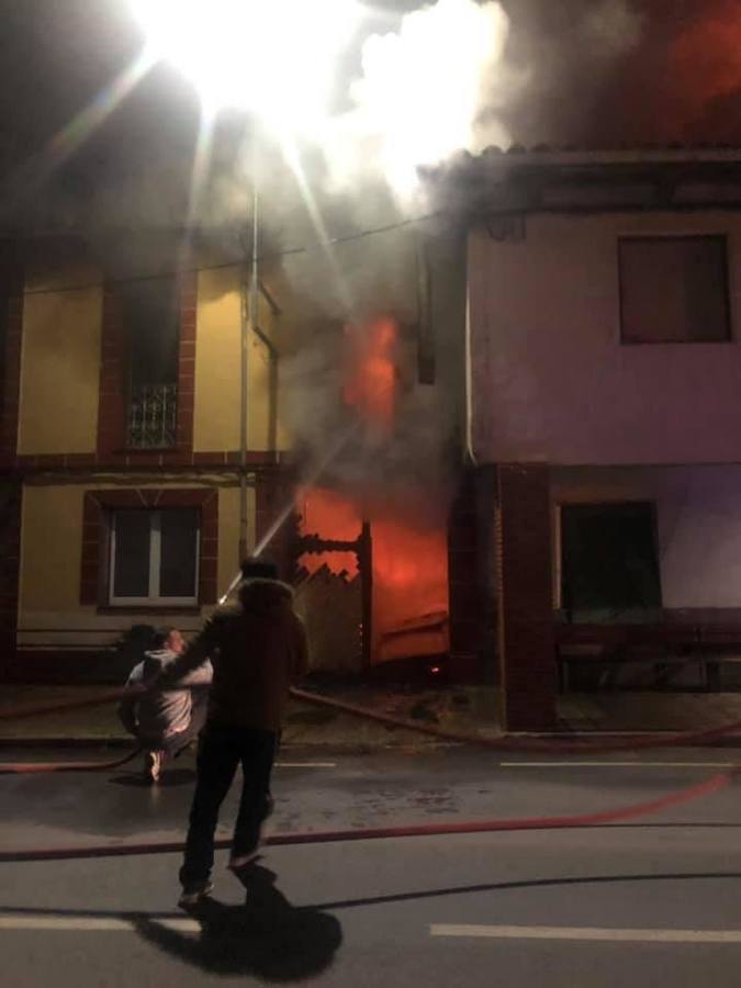 Incendio en la localidad de Almanza