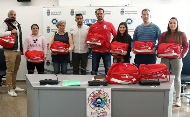 Villaquilambre dona 17 botiquines solidarios con la recaudación de la XIX San Silvestre