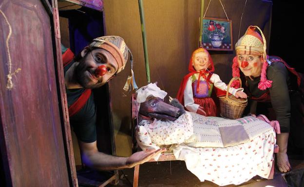 El teatro San Francisco acoge una versión actualiza de 'Caperucita Roja' y 'Pedro y el Lobo'